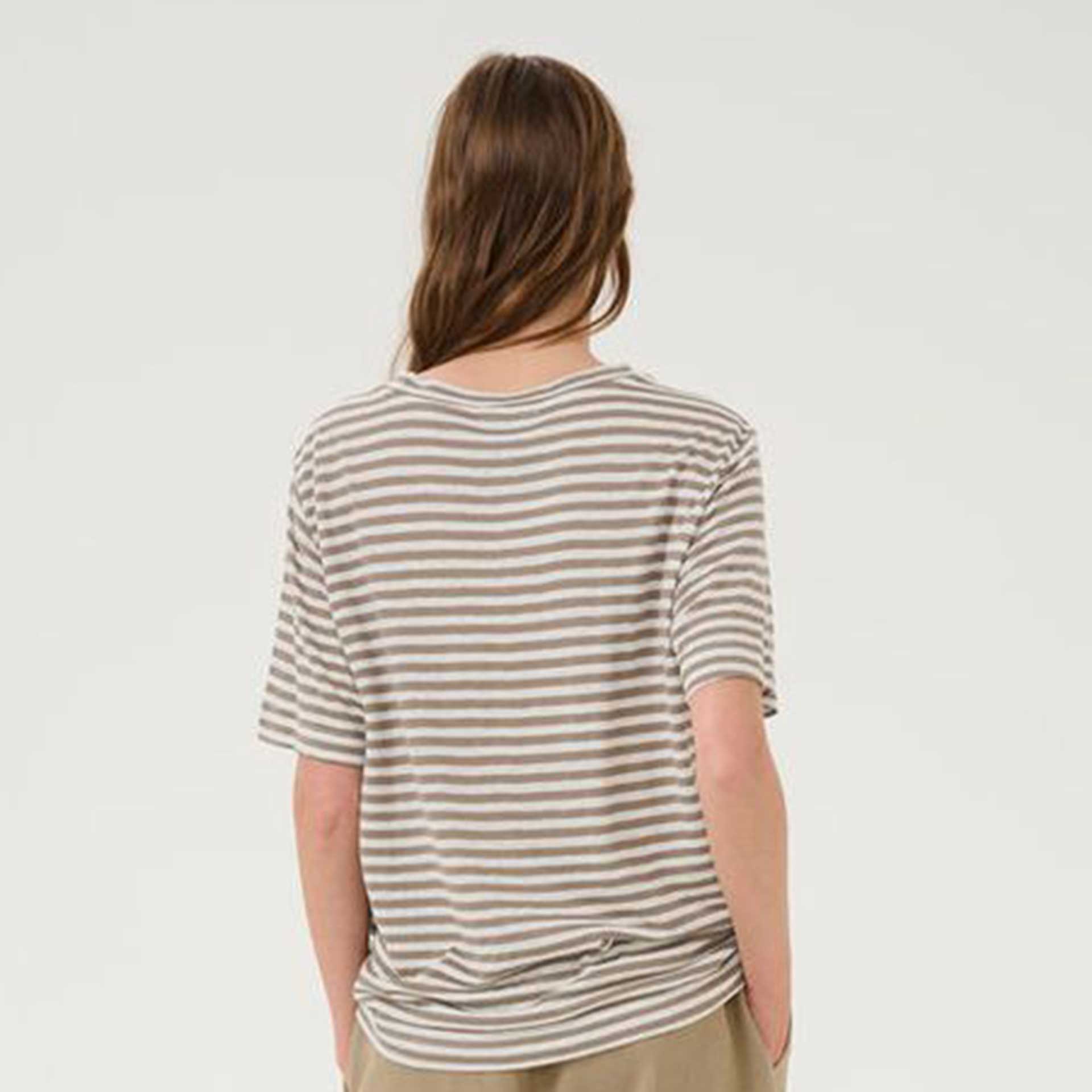 My Essential Wardrobe T-shirt Lisa