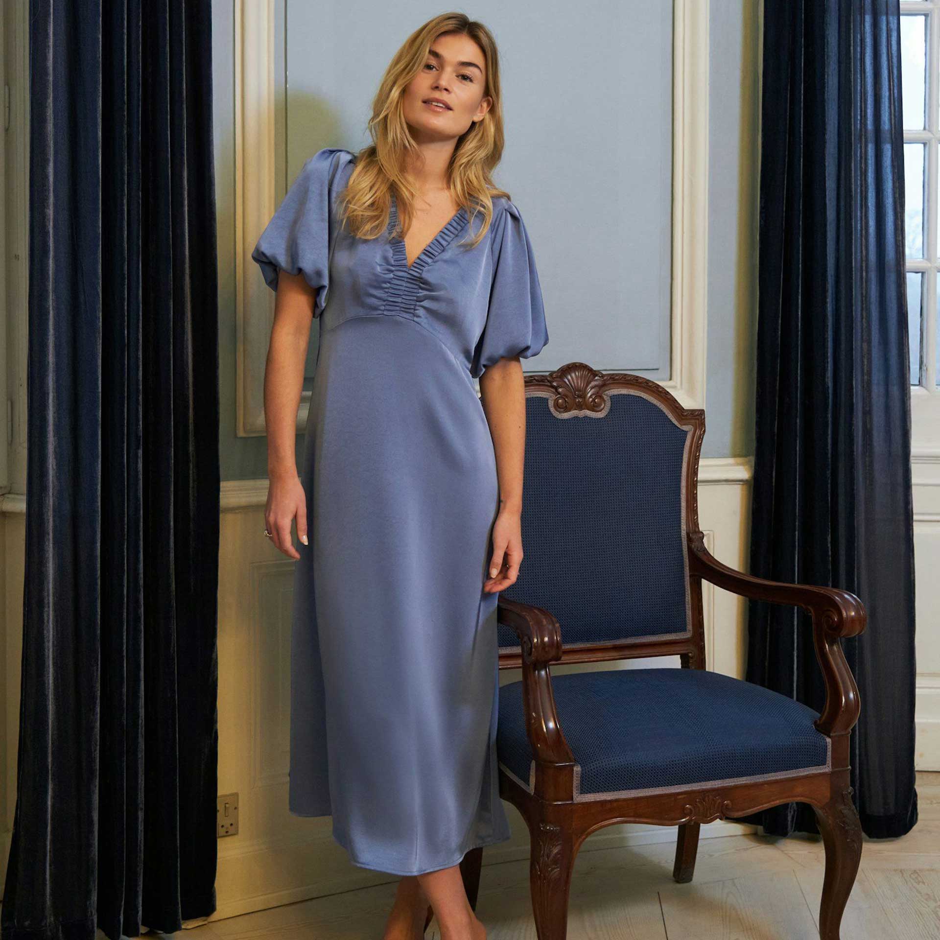 Neo Noir Jurk Illana