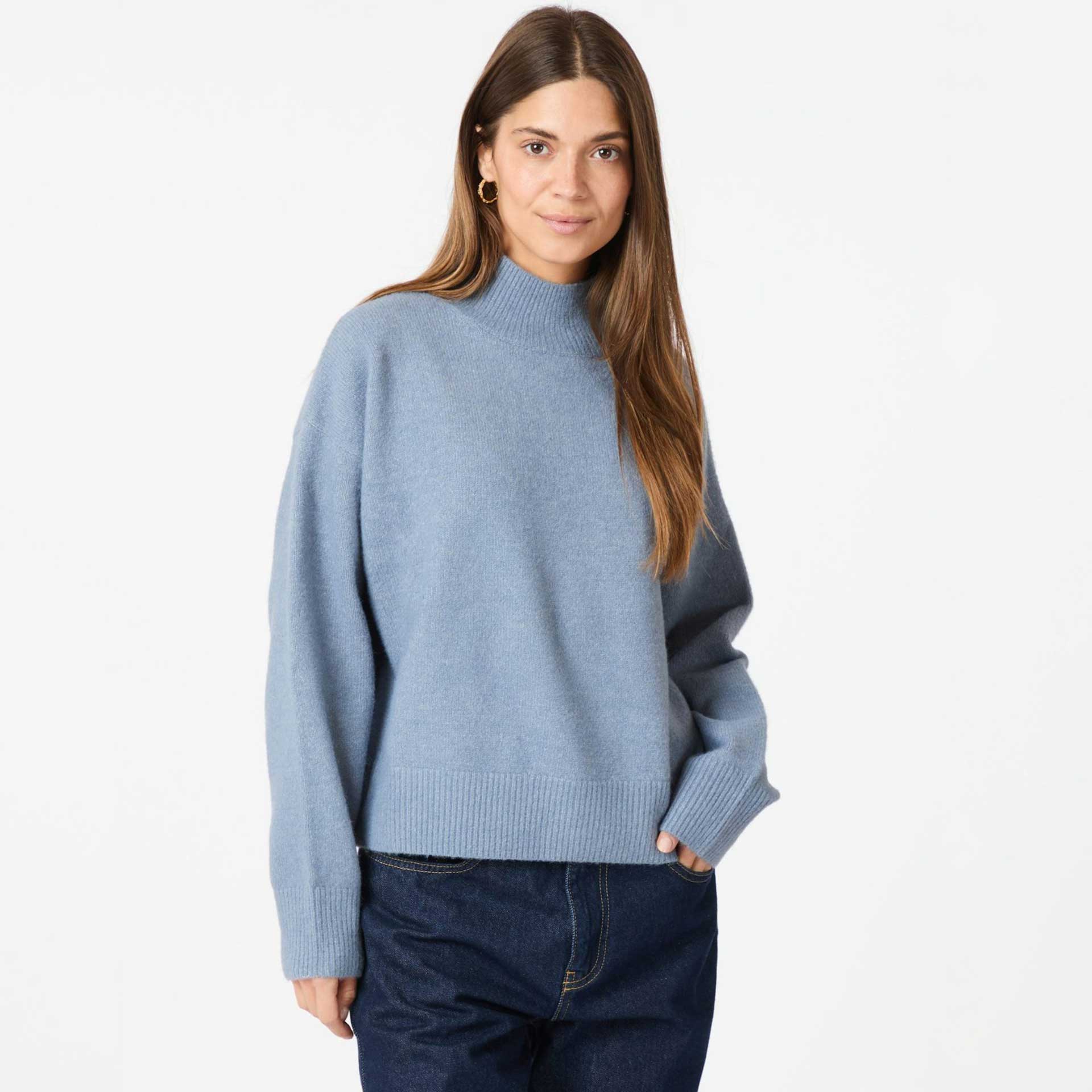 Neo Noir Sweater Paulina