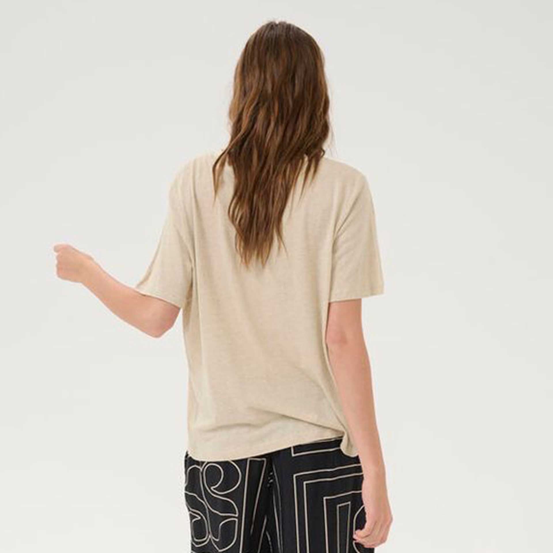 My Essential Wardrobe T-shirt Lisa