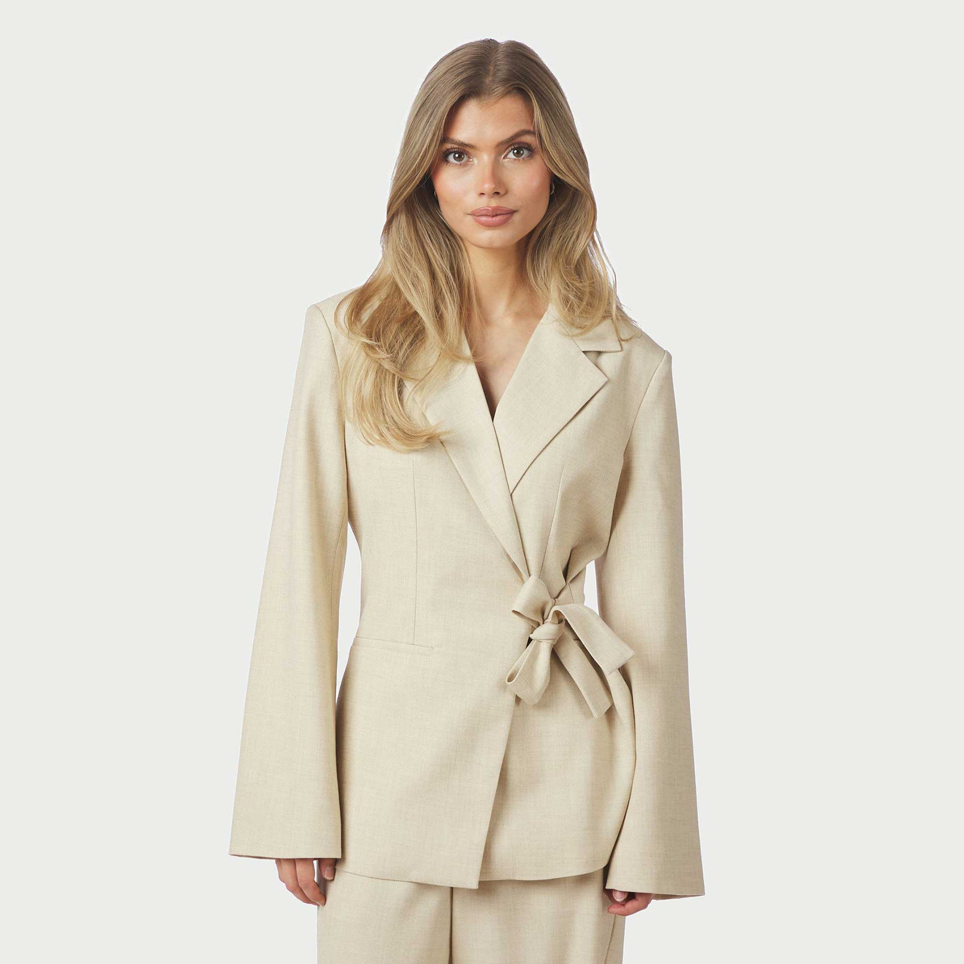 Neo Noir Blazer Carmia