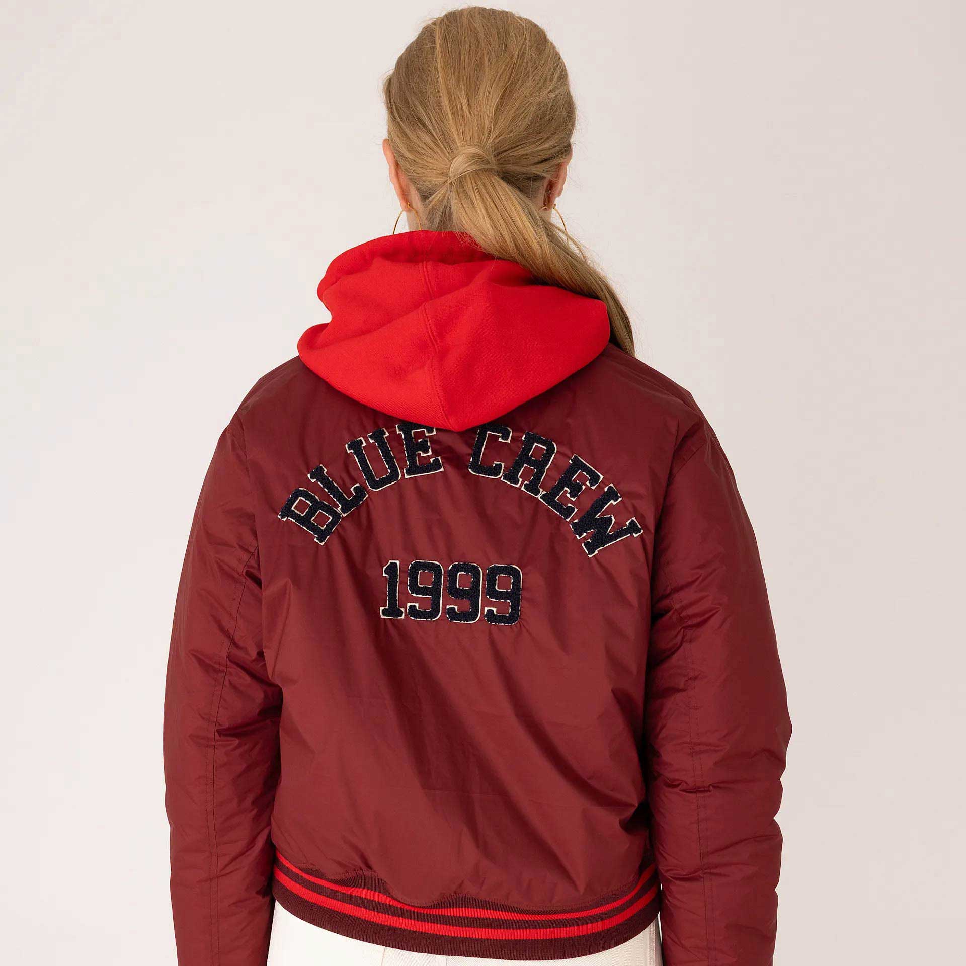 Anna Blue Jas Taylor