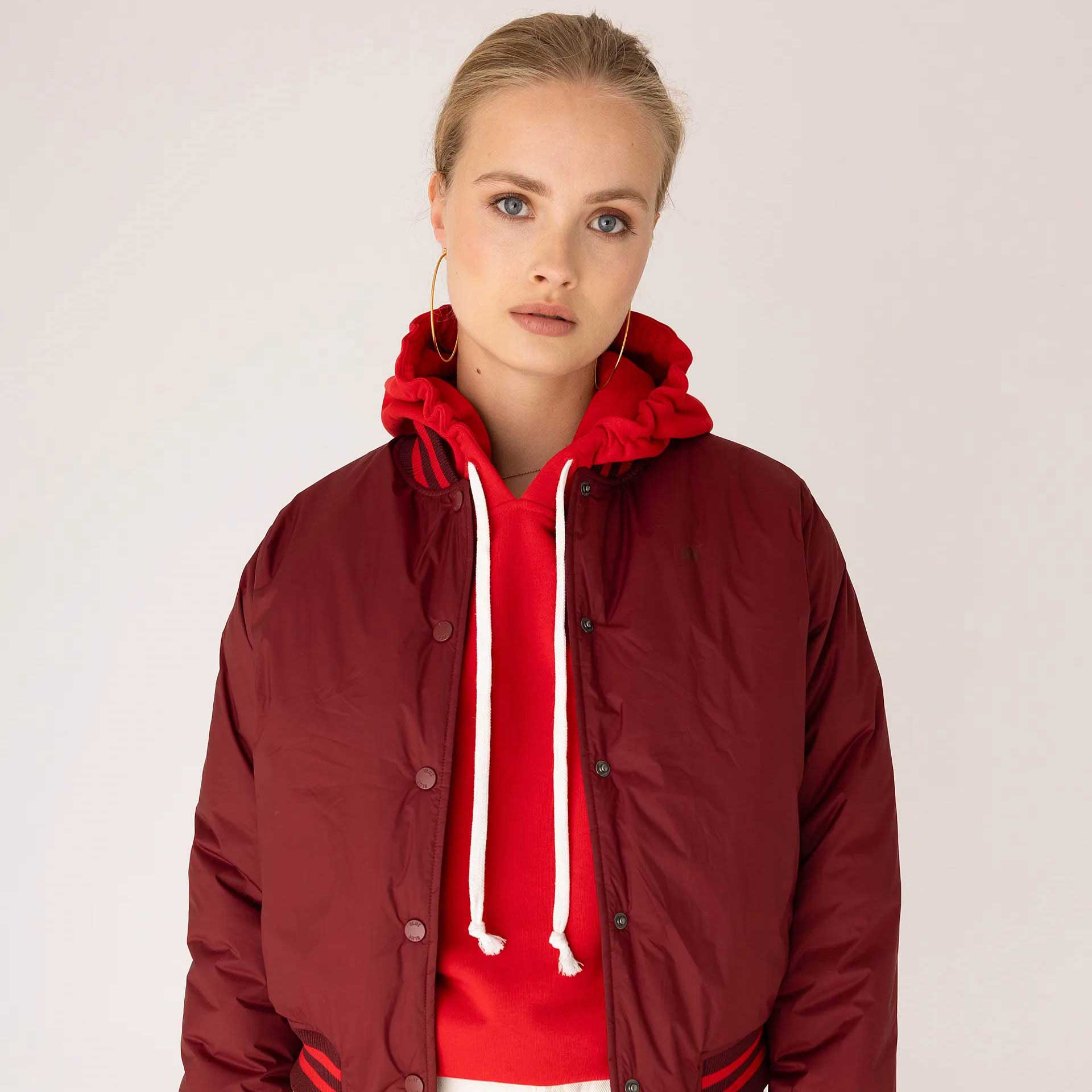 Anna Blue Jas Taylor