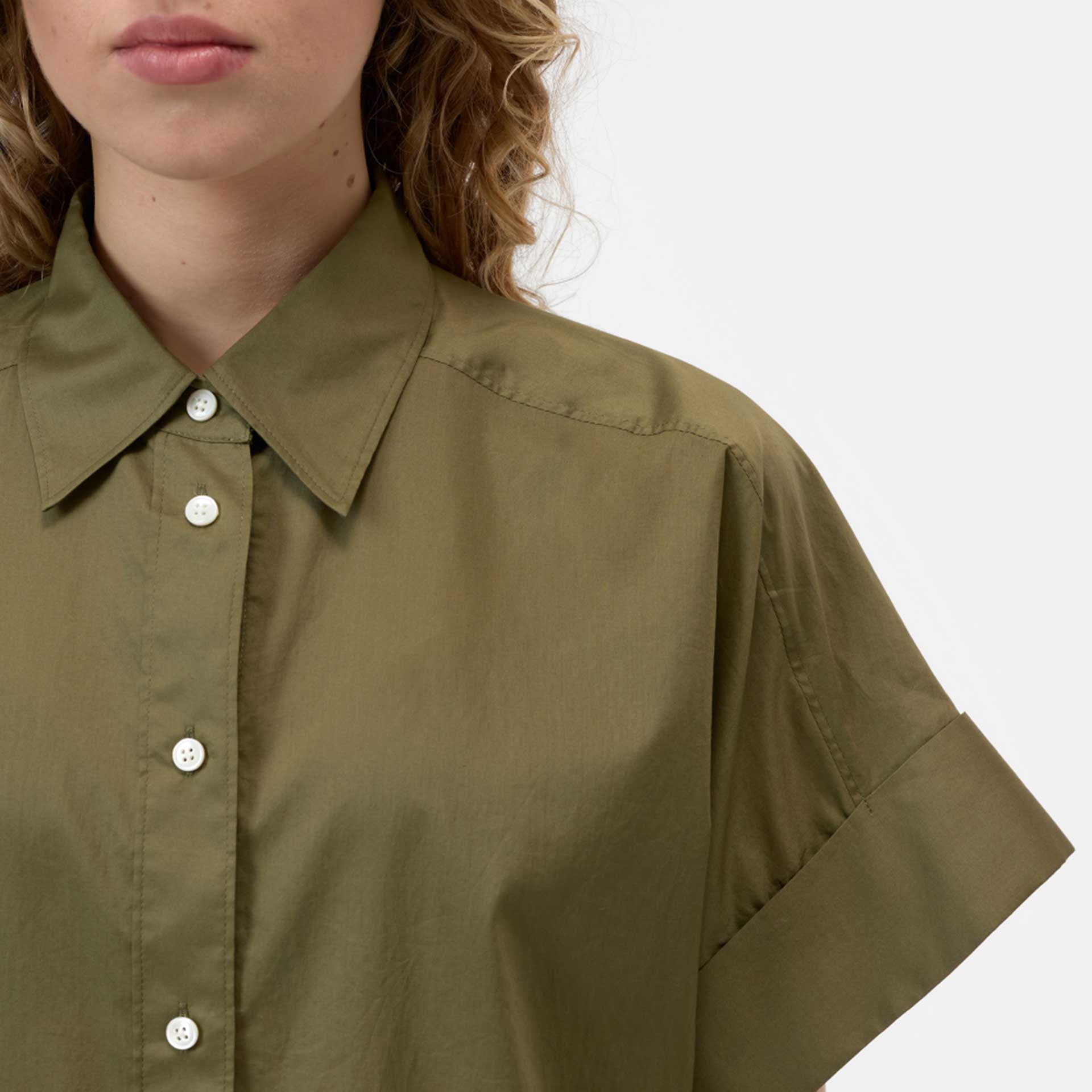 Closed Blouse Turn-up