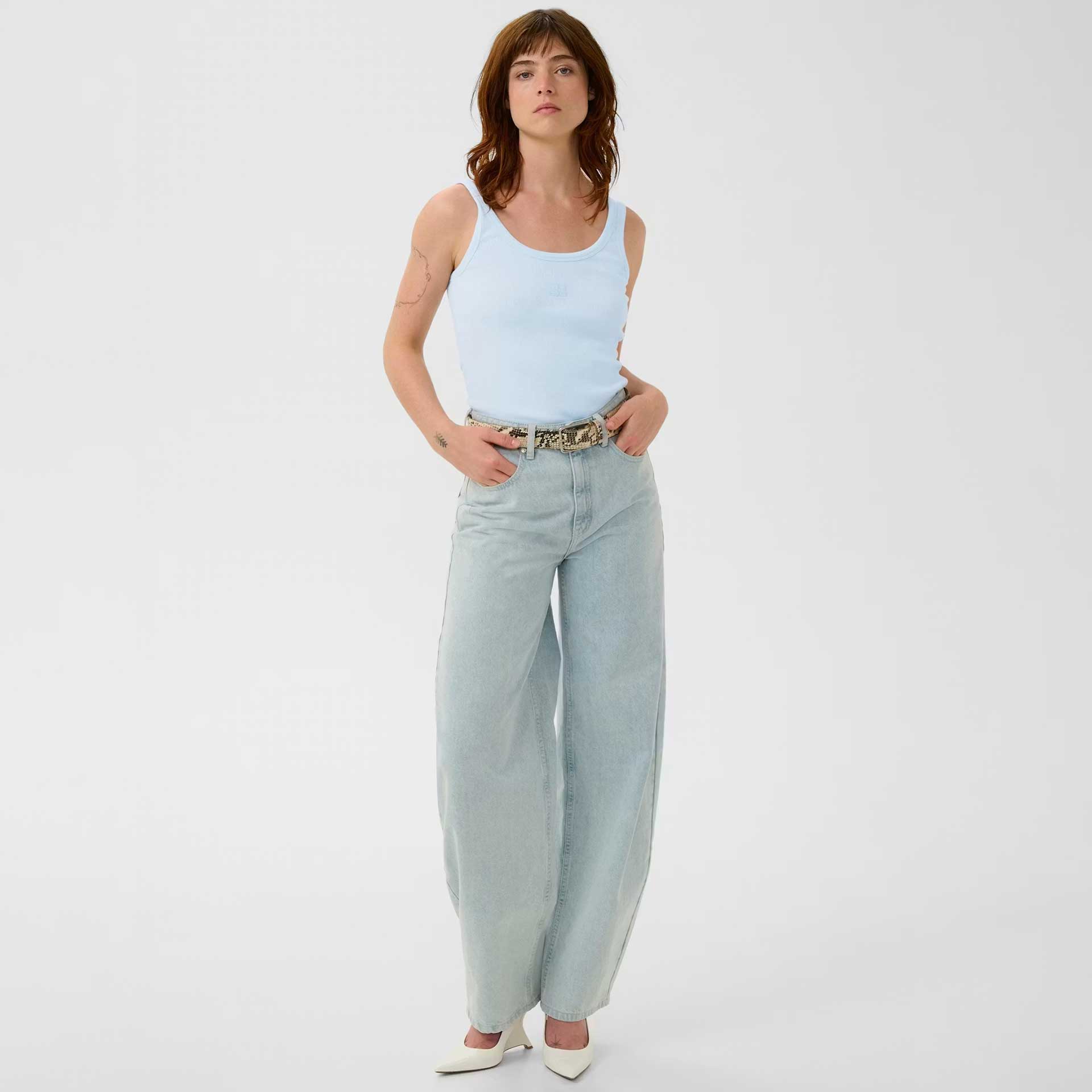 Gestuz Top Drew Logo