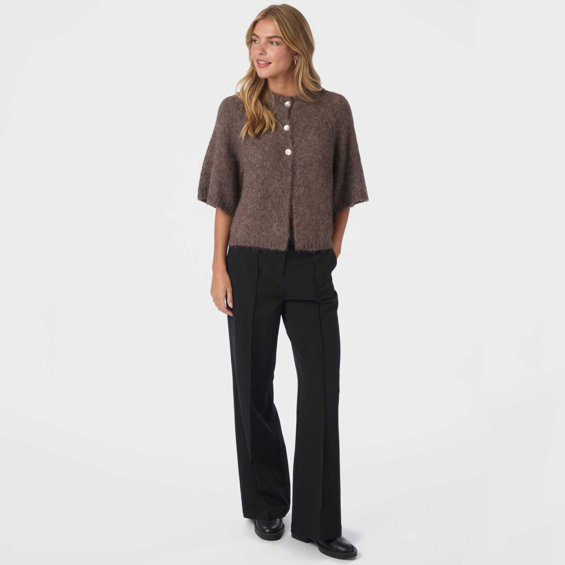 Neo Noir Vest Benuta