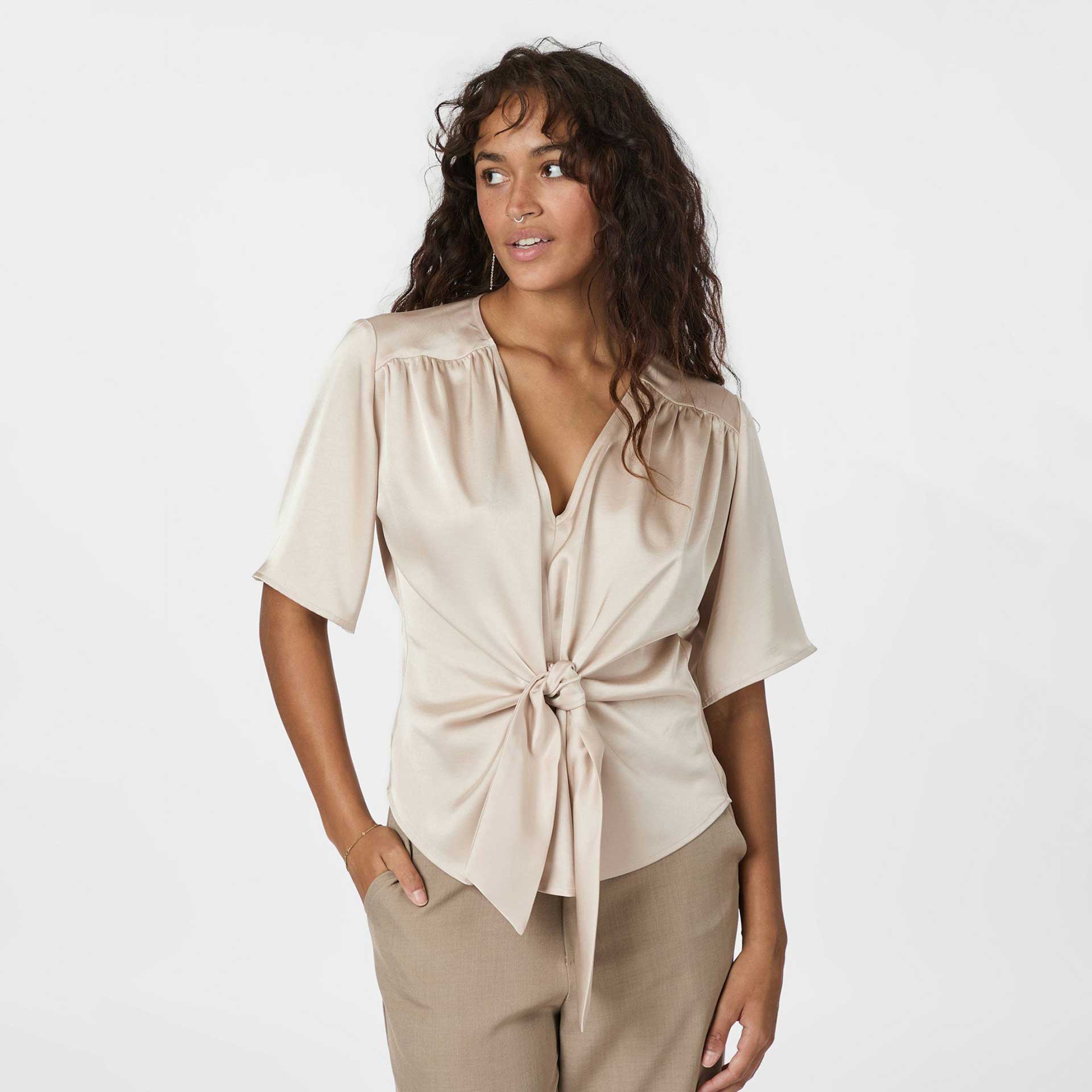 Neo Noir Blouse Casadia